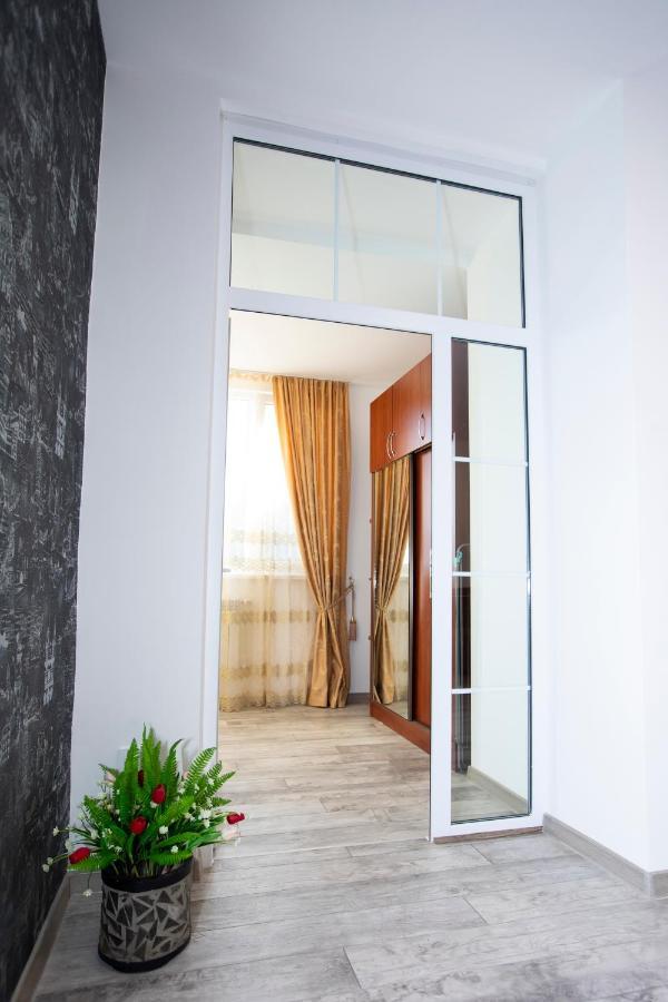 Modern Apartment In The Center With The View Of The Majestic Ararat Ереван Экстерьер фото